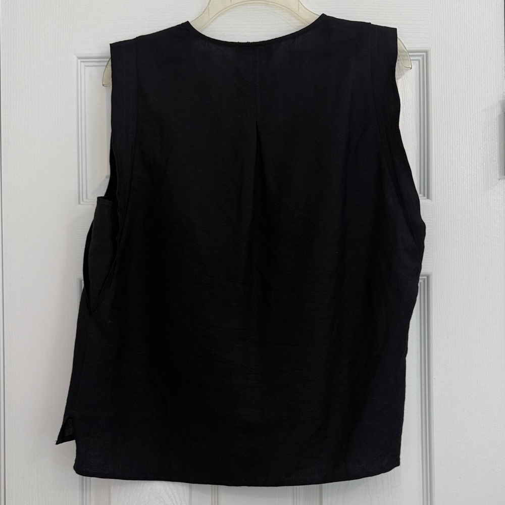 Evereve Black V-Neck Sleeveless Tank Top - Picture 7 of 7